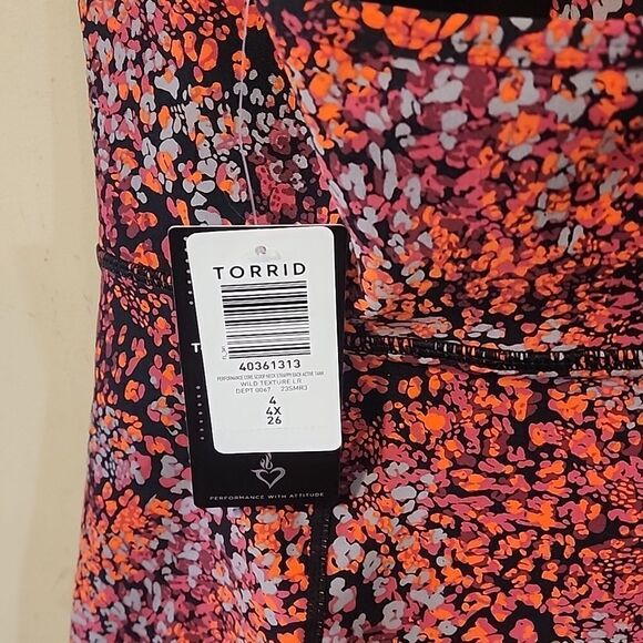 Georgeous Torrid Active top NWT Size 4 - Picture 4 of 7